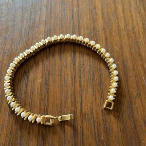 Vintage Womens golden pearl bracelet